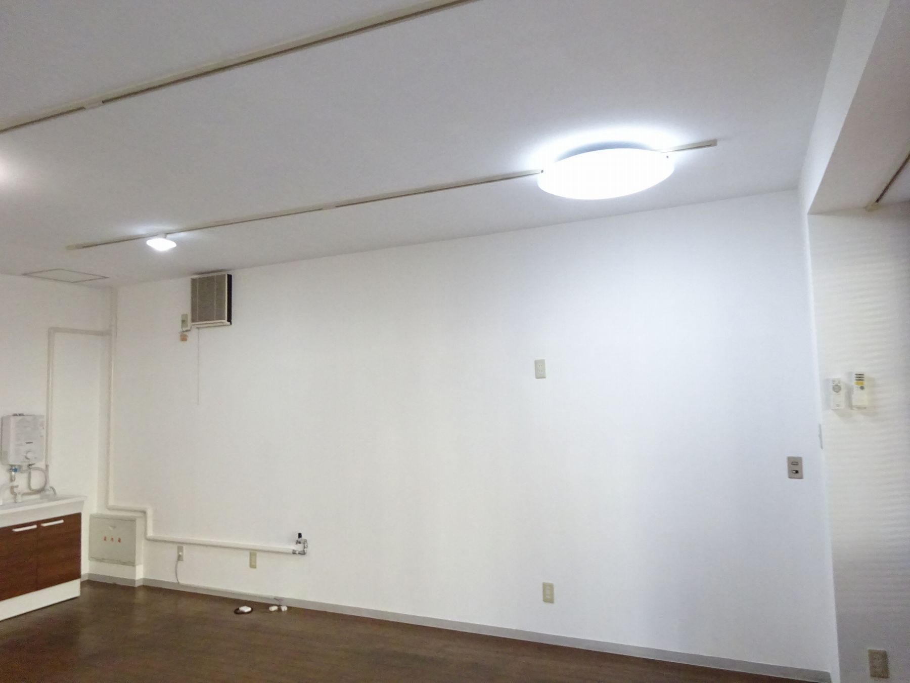 平和ビル101室内