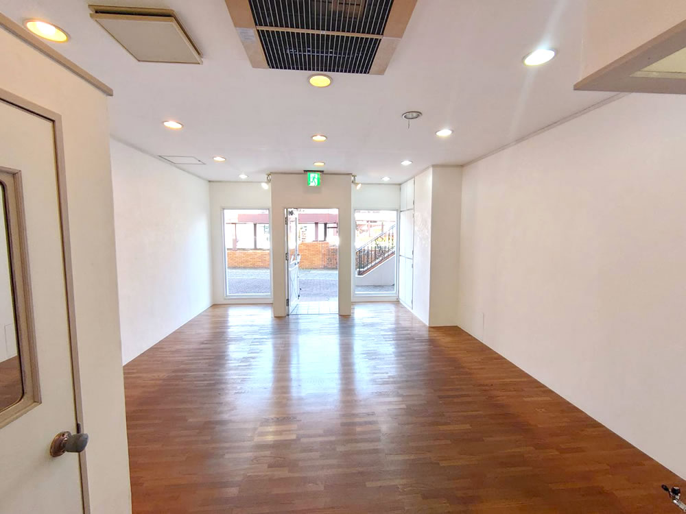 平和ビル103室内