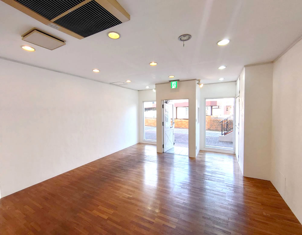 平和ビル103室内