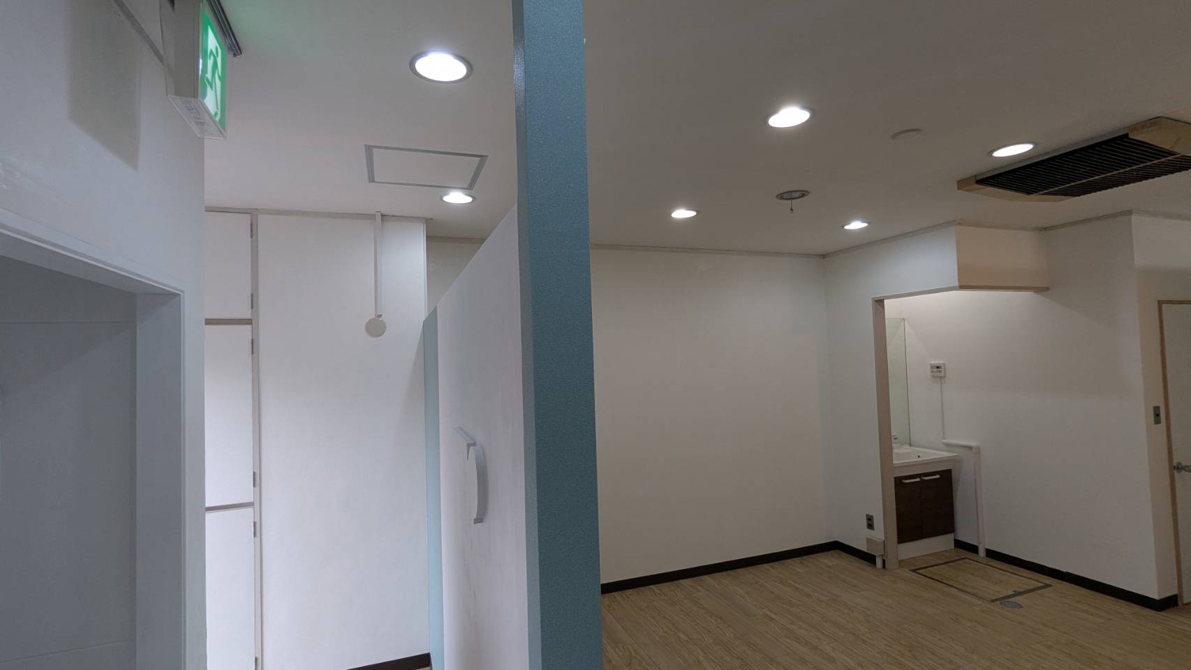 平和ビル103室内