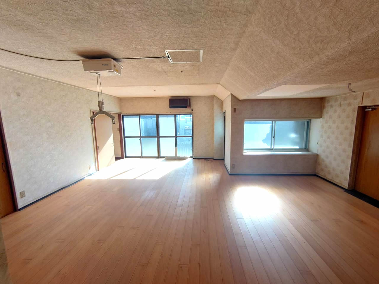 防府市伊佐江　洋間
