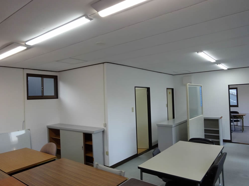 七尾台事務所室内