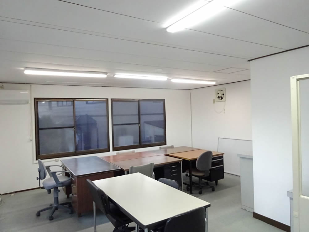 七尾台事務所室内